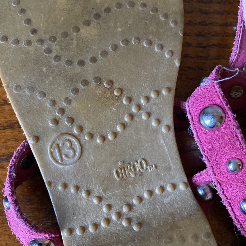 ๐HP 3 for $8 Pink Sandals - Picture 3 of 3